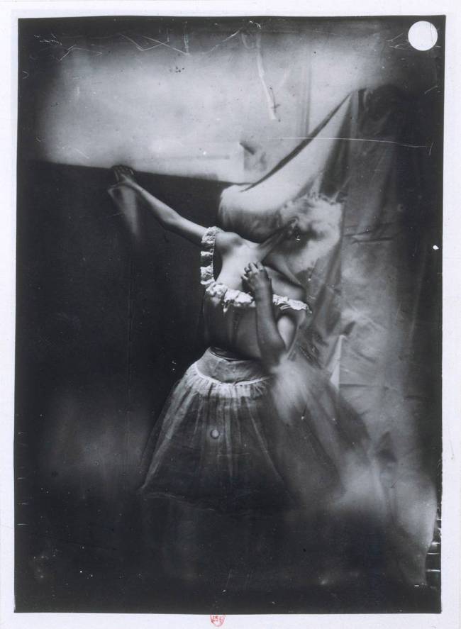 Danseuse le bras tendu by Edgar Degas – Art print, wall art, posters and  framed art