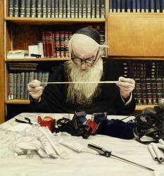 T'fil'n Checker (Max Ferguson) - Muzeo.com