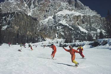 Cortina d'Ampezzo (Slim Aarons) - Muzeo.com