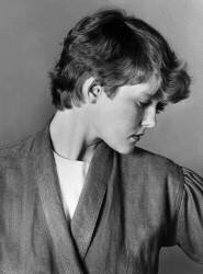 Hairstyle Camille Albane (Rue des Archives) - Muzeo.com