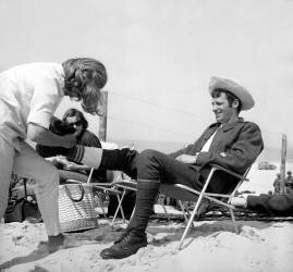 Jean Paul Belmondo on the set of the film 