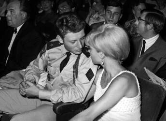 Johnny Hallyday (anonymous) - Muzeo.com