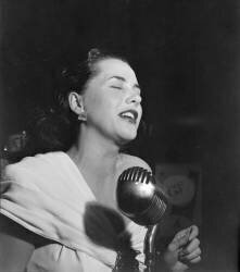 Portrait of Ann Hathaway (William Gottlieb) - Muzeo.com