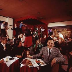 Radio DJ (Slim Aarons) - Muzeo.com