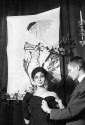 Yves Saint Laurent (Keystone) - Muzeo.com