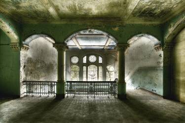 Ailing Beauty (Markus Kuhne) - Muzeo.com