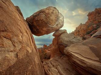 Balanced Rock (Gary Perlow) - Muzeo.com