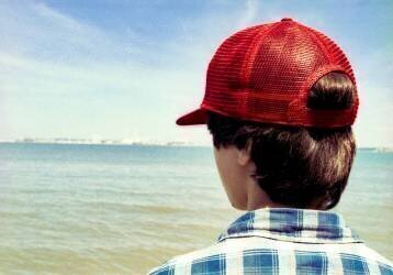 Casquette rouge. (Jerome Siran) - Muzeo.com