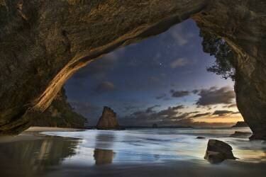 Cathedral Cove (Yan Zhang) - Muzeo.com
