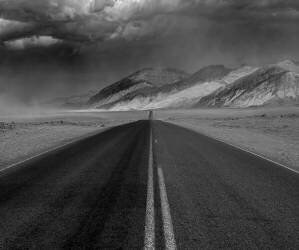 Desert Highway (Rob Darby) - Muzeo.com