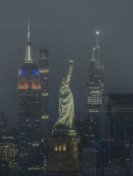 Foggy night (Yanny Liu) - Muzeo.com