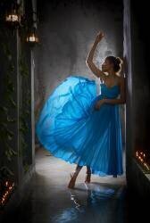 Glowing (Angela Muliani Hartojo) - Muzeo.com