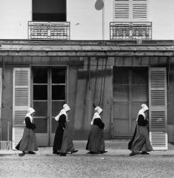Nuns (Paul Almasy) - Muzeo.com