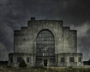 Old solidity (Greetje van Son) - Muzeo.com