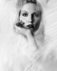 Paying Attention (Carles Punyet Miro) - Muzeo.com