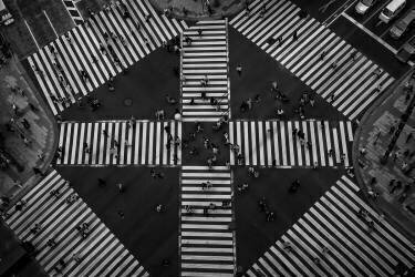 People crossing (Koji Tajima) - Muzeo.com
