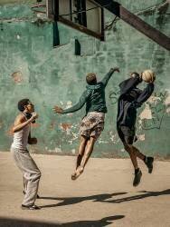 Playing Basketball (Andy Dauer) - Muzeo.com