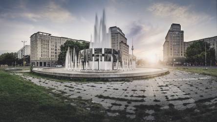 Strausberger Platz (Ronny Behnert) - Muzeo.com