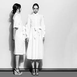 Ttwo models (Andrea Ventura) - Muzeo.com