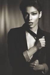 Woman (Antonella Renzulli) - Muzeo.com