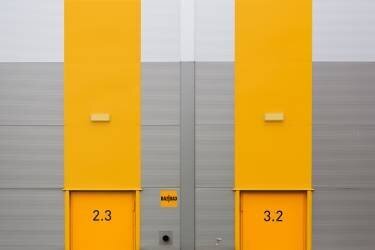 Yellow Mirror ? (Jan Niezen) - Muzeo.com