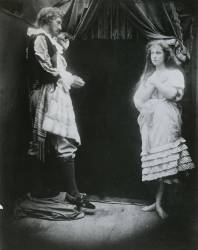 King Cophetua and the Beggar Maid (Julia Margaret Cameron) - Muzeo.com