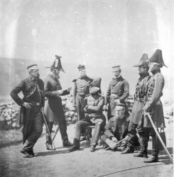Lieutenant General Sir George Brown G.C.B and officers of his staff (Roger Fenton) - Muzeo.com