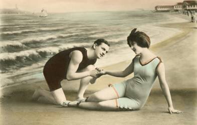 Romantic Victorian Couple on the Beach (anonymous) - Muzeo.com