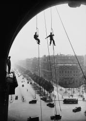 PARIS, TRIUMPHAL ARCH WORKS (Keystone) - Muzeo.com