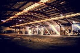 Abandoned warehouse (Benoît Bacou) - Muzeo.com