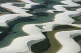 Brazil, Maranhao, Lençóis Maranhenses National Park, dunes (Stefano Scatà) - Muzeo.com