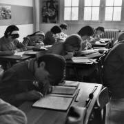 Cours de rattrapage à Suresnes (Paul Almasy) - Muzeo.com