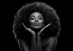 Kiss me (Marc Sabat) - Muzeo.com