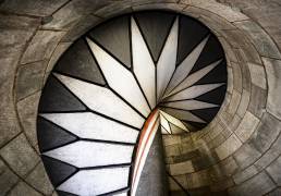 Looking upstairs (Renate Reichert) - Muzeo.com