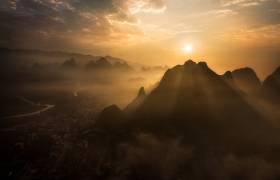 Misty Sunrise (Nadav Jonas) - Muzeo.com