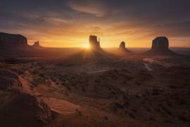 Monument Sunrise (Juan Pablo de Miguel) - Muzeo.com