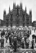 'MSI' demonstration in front of the Duomo di Milano (Hervé Gloaguen) - Muzeo.com
