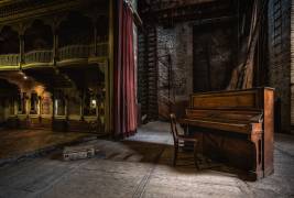 Show, interrupted (Adrian Popan) - Muzeo.com