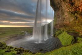 The curtrain (Amnon Eichelberg) - Muzeo.com