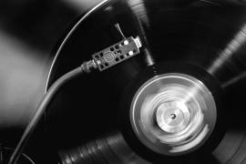 Vinyl 002 (1x Studio III) - Muzeo.com