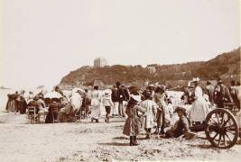 Sur la plage de Biarritz 1890 (Henri Lemoine) - Muzeo.com