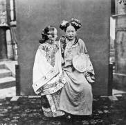 Manchu Ladies (John Thomson) - Muzeo.com