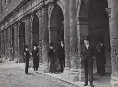Outside Chambers, Eton, waiting for the masters to come out (Laszlo Moholy-Nagy) - Muzeo.com