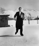 SKATING WAITER (Horace Abrahams) - Muzeo.com